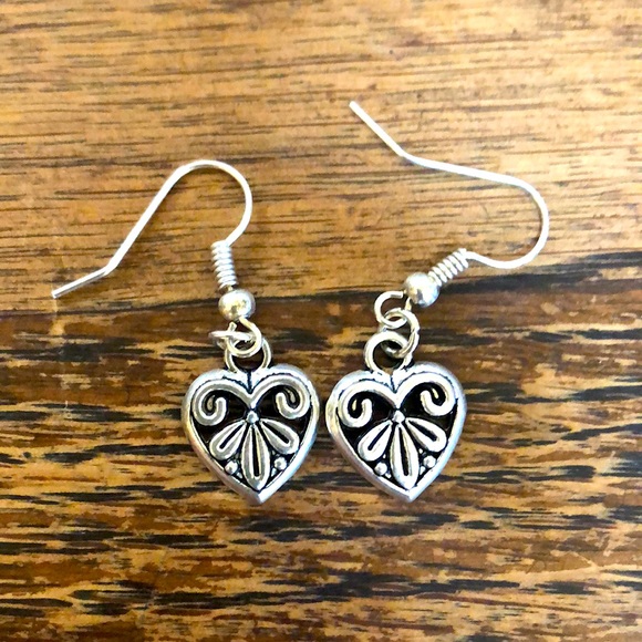 NorCalCloset Jewelry - 3/$15 • Silver Alloy Heart Dangle earring